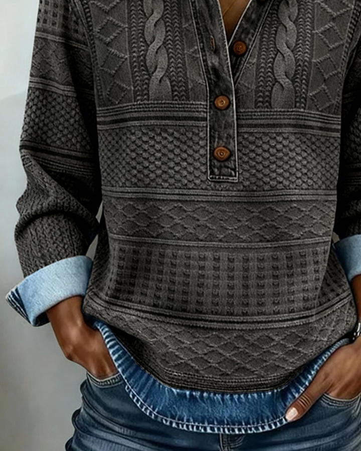 LILLIAN – HAUT EN TRICOT AVEC BOUTONS EN DENIM TEXTURÉ