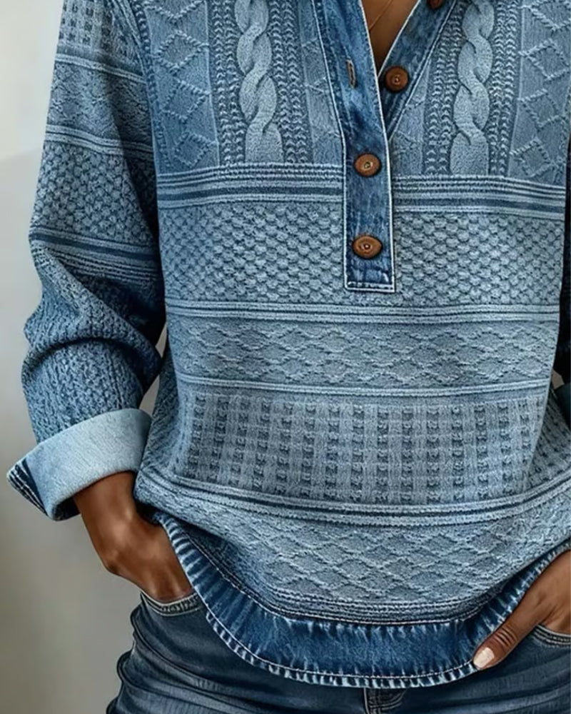 LILLIAN – HAUT EN TRICOT AVEC BOUTONS EN DENIM TEXTURÉ